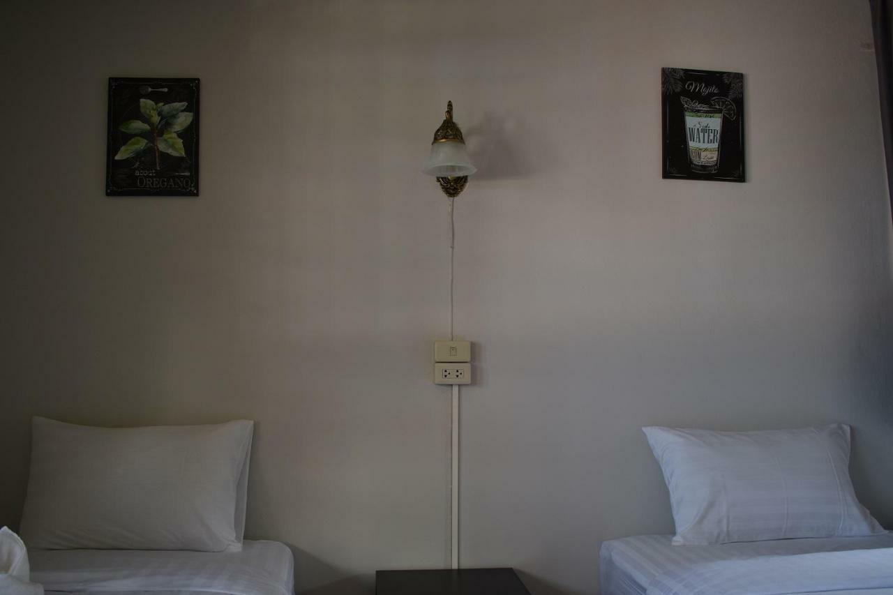 Maya Bed And Food Hostel Чиангмай Экстерьер фото